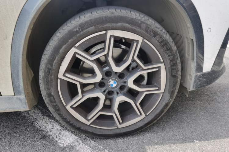 Used BMW X1 2024 sDrive25Li X Design Package Right Front Wheel Hub