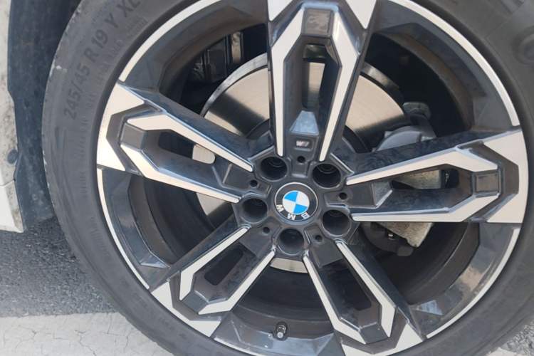 Used BMW X1 2024 sDrive25Li M Sport Package Right Front Wheel Hub