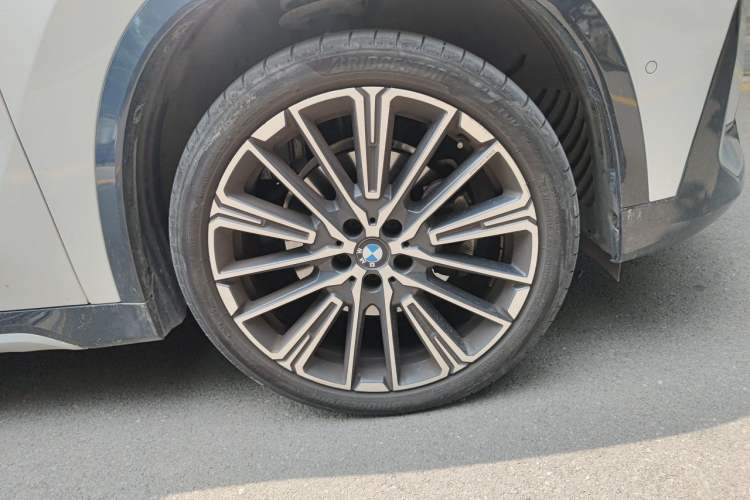 Used BMW X1 2024 xDrive25Li X Design Package Right Front Wheel Hub
