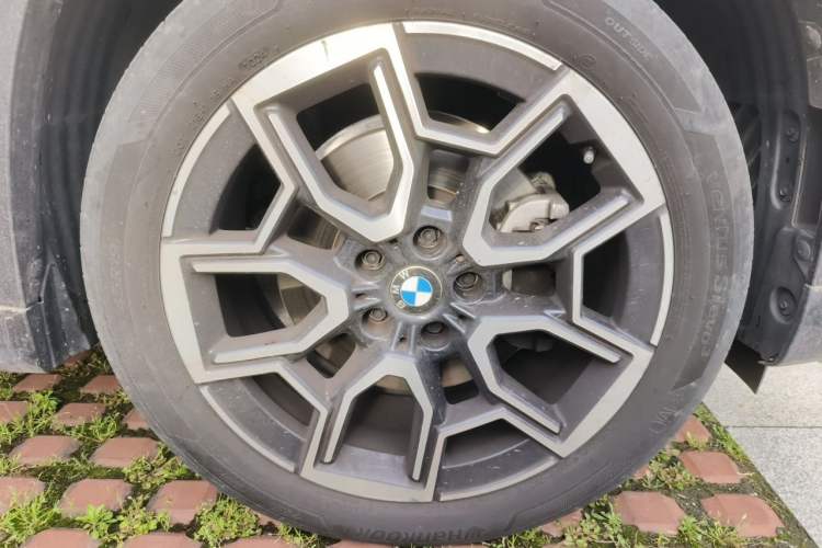 Used BMW X1 2024 sDrive25Li X Design Package Right Front Wheel Hub