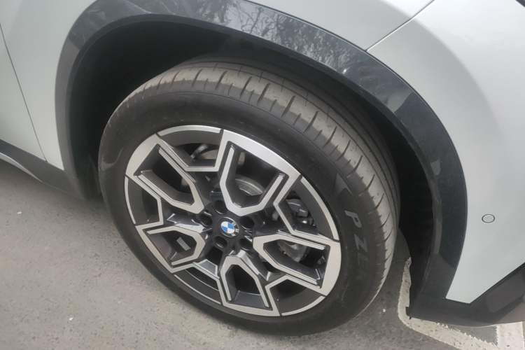 Used BMW X1 2024 sDrive25Li X Design Package Right Front Wheel Hub