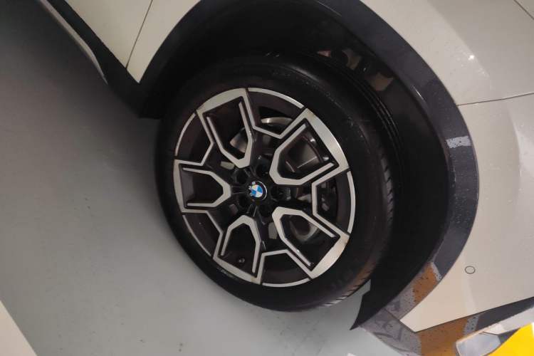 Used BMW X1 2024 sDrive25Li X Design Package Right Front Wheel Hub