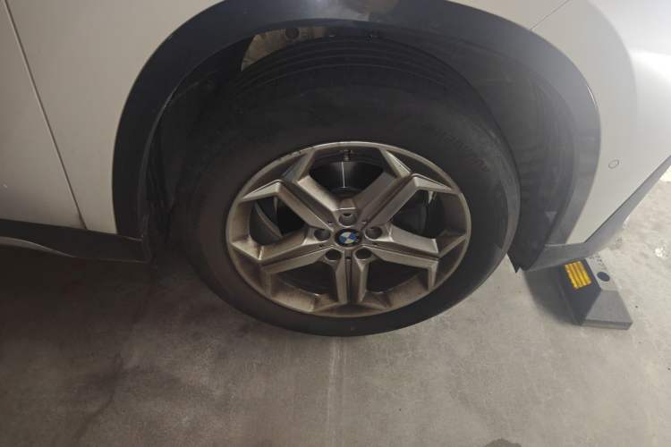 Used BMW X1 2024 sDrive20Li X Design Package Right Front Wheel Hub