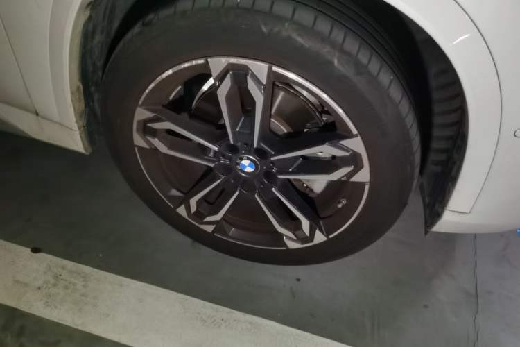 Used BMW X1 2024 sDrive25Li M Sport Package Right Front Wheel Hub