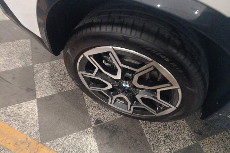 Used BMW X1 2024 sDrive25Li X Design Package Right Rear Wheel Hub