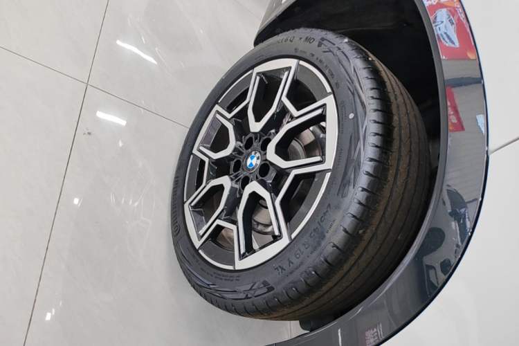 Used BMW X1 2024 sDrive25Li X Design Package Right Rear Wheel Hub