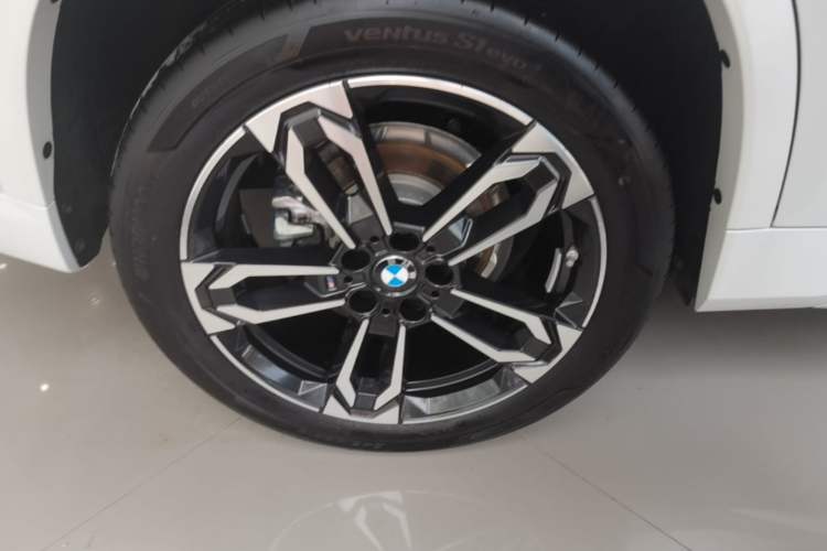 Used BMW X1 2024 sDrive25Li M Sport Package Right Rear Wheel Hub