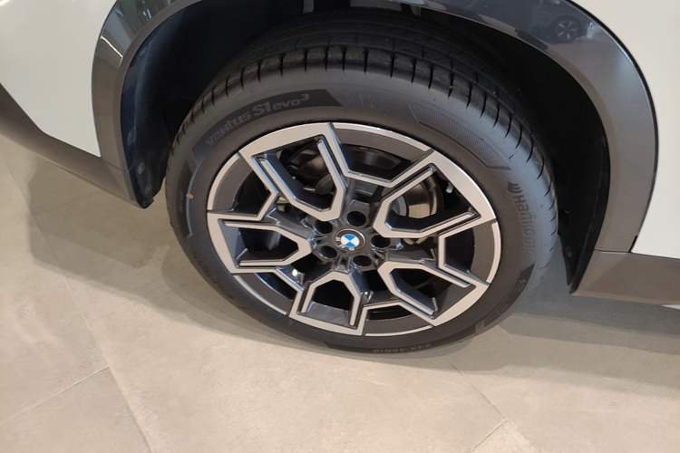 Used BMW X1 2024 sDrive25Li X Design Package Right Rear Wheel Hub