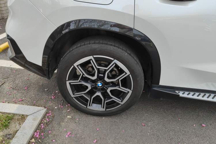 Used BMW X1 2024 sDrive25Li X Design Package Right Rear Wheel Hub