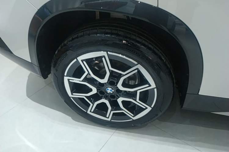 Used BMW X1 2024 sDrive25Li X Design Package Right Rear Wheel Hub