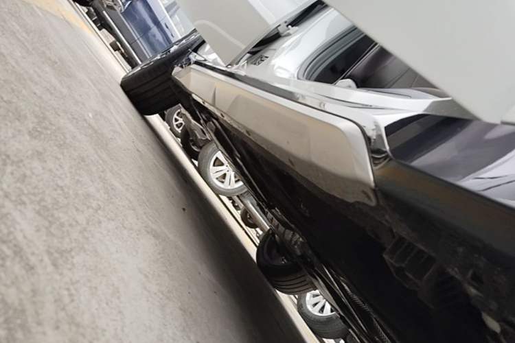 Used BMW X1 2024 sDrive25Li X Design Package Right Side Sill