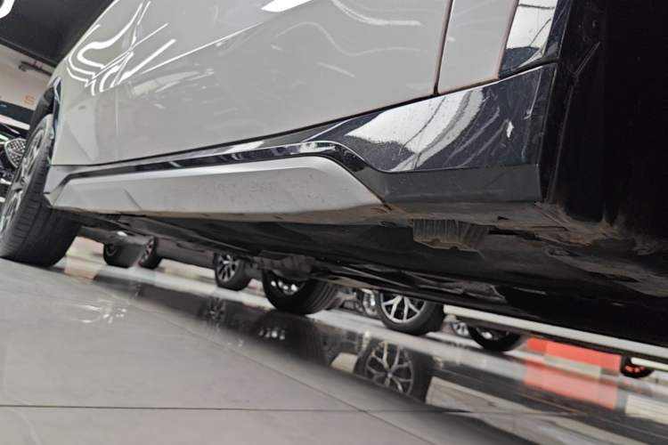 Used BMW X1 2024 sDrive25Li X Design Package Right Side Sill