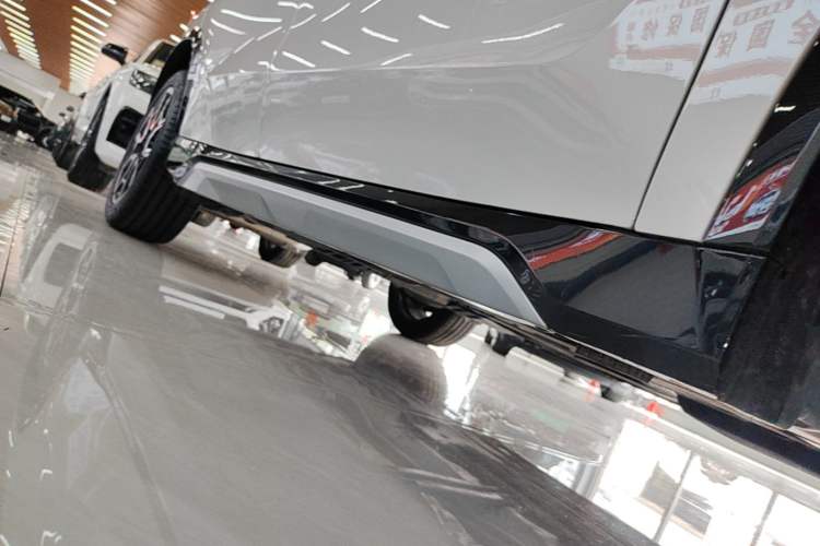 Used BMW X1 2024 sDrive25Li X Design Package Right Side Sill