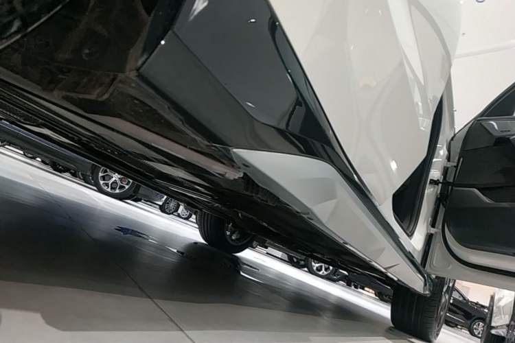 Used BMW X1 2024 sDrive25Li X Design Package Right Side Sill