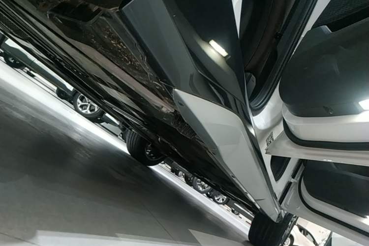 Used BMW X1 2024 sDrive25Li X Design Package Right Side Sill