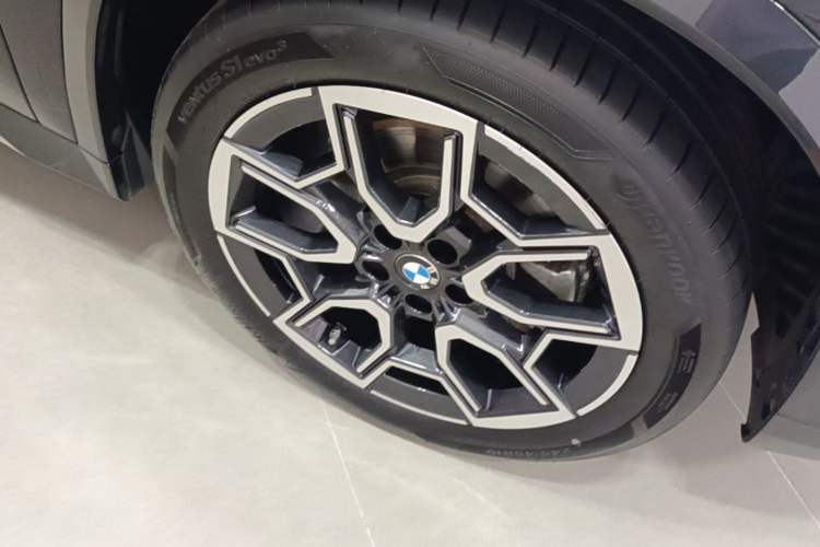 Used BMW X1 2025 Model sDrive25Li X Design Package Right Front Wheel Hub