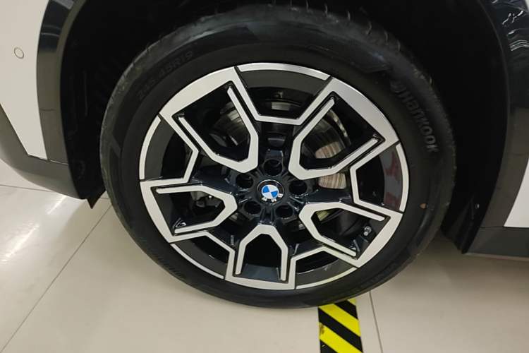 Used BMW X1 2025 Model sDrive25Li X Design Package Left Front Wheel Hub