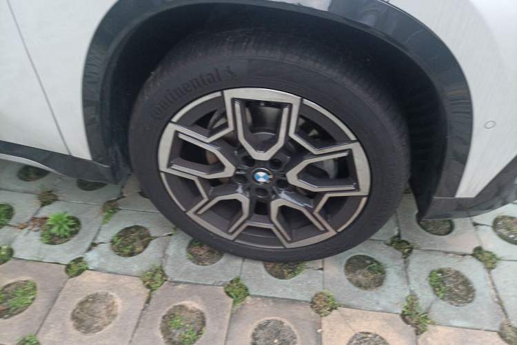 Used BMW X1 2025 Model sDrive25Li X Design Package Right Front Wheel Hub