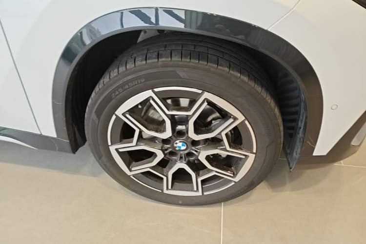 Used BMW X1 2025 Model sDrive25Li X Design Package Right Front Wheel Hub