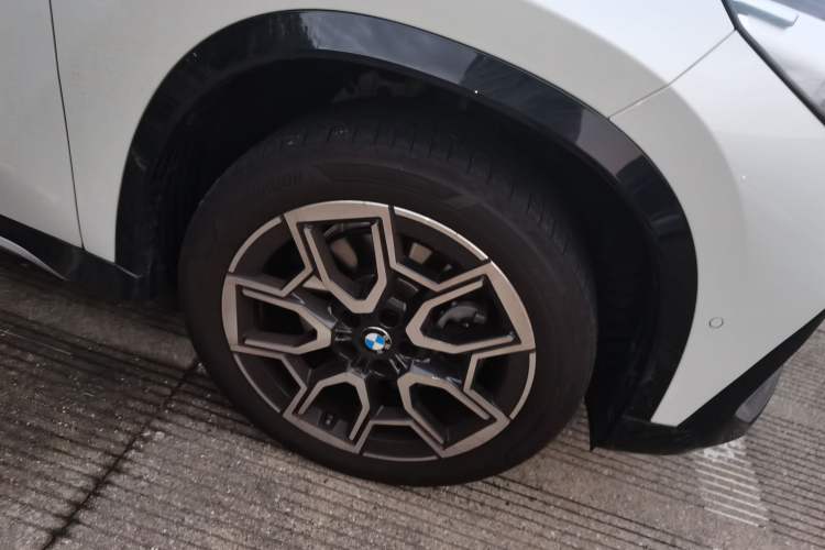 Used BMW X1 2025 Model sDrive25Li X Design Package Right Front Wheel Hub
