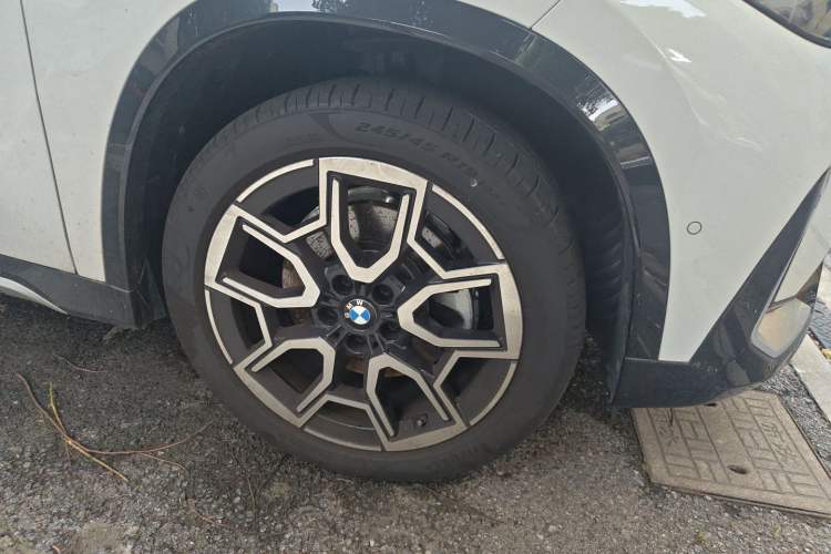 Used BMW X1 2025 Model sDrive25Li X Design Package Right Front Wheel Hub