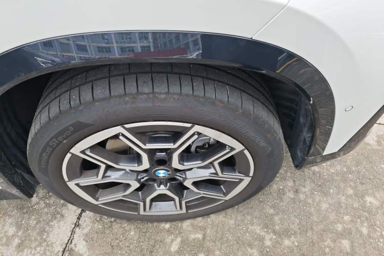 Used BMW X1 2025 Model sDrive25Li X Design Package Right Front Wheel Hub