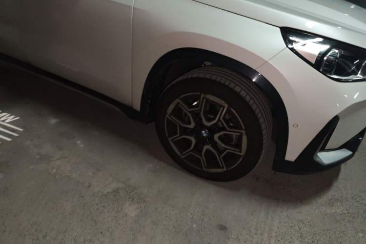 Used BMW X1 2025 Model sDrive25Li X Design Package Right Front Wheel Hub