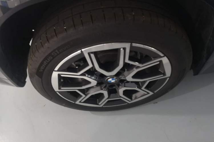 Used BMW X1 2025 Model sDrive25Li X Design Package Right Rear Wheel Hub