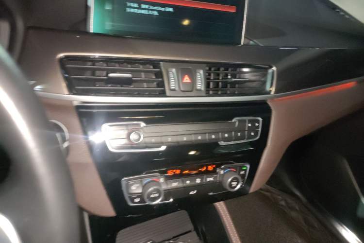 Used BMW X1 New Energy 2019 xDrive25Le Mileage Upgrade Version Audio And AC Panel