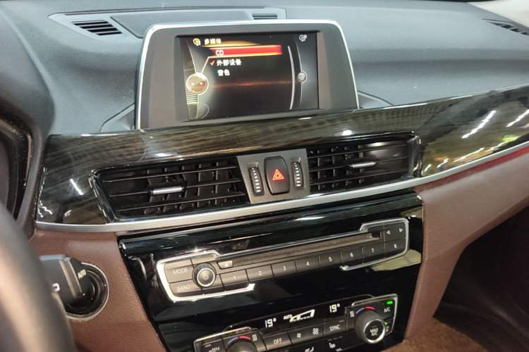Used BMW X1 New Energy 2017 xDrive25Le Audio And AC Panel