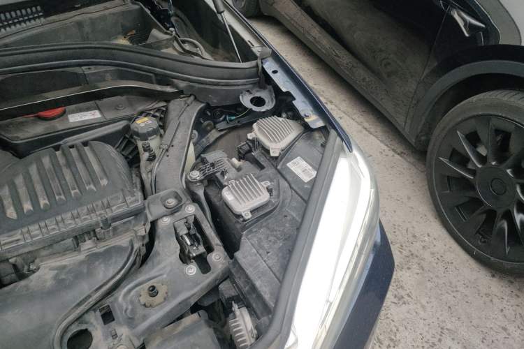 Used BMW X1 New Energy 2018 xDrive25Le Luxury Model Engine Bay Left