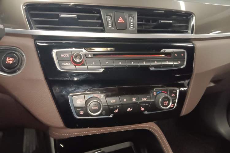 Used BMW X1 New Energy 2018 xDrive25Le Luxury Model Audio And AC Panel