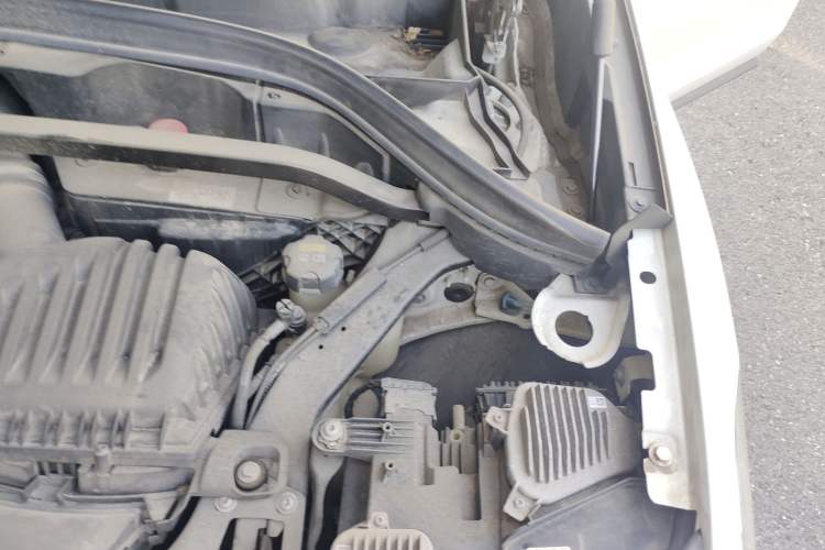 Used BMW X1 New Energy 2018 xDrive25Le Luxury Model Engine Bay Left
