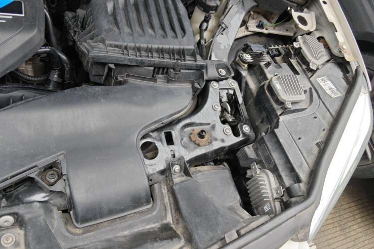 Used BMW X1 New Energy 2018 xDrive25Le Luxury Model Engine Bay Left