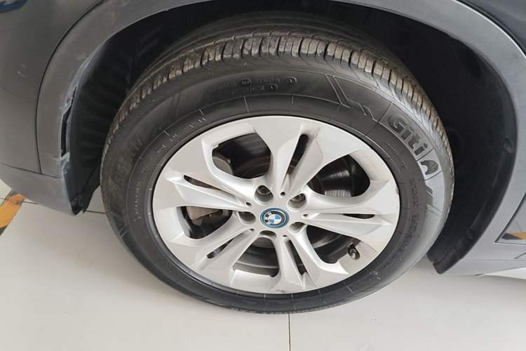 Used BMW X1 New Energy 2019 xDrive25Le Mileage Upgrade Version Left Front Wheel Hub