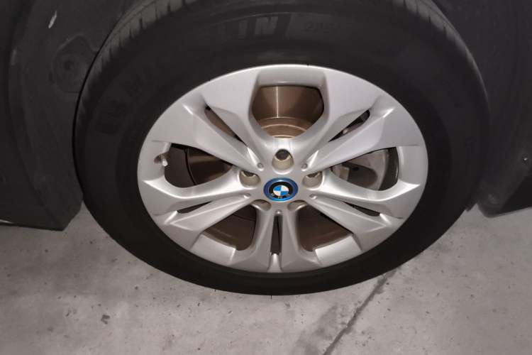 Used BMW X1 New Energy 2019 xDrive25Le Mileage Upgrade Version Right Front Wheel Hub
