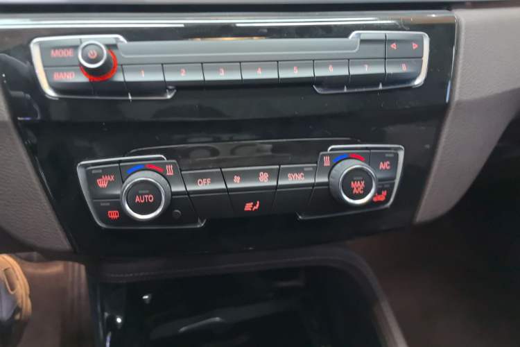 Used BMW X1 New Energy 2019 xDrive25Le Mileage Upgrade Version Audio And AC Panel