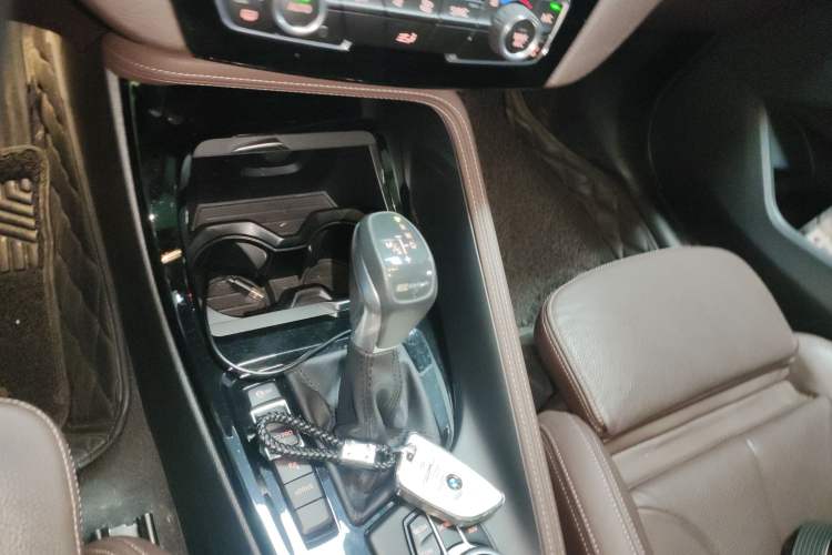 Used BMW X1 New Energy 2019 xDrive25Le Mileage Upgrade Version Gear Lever
