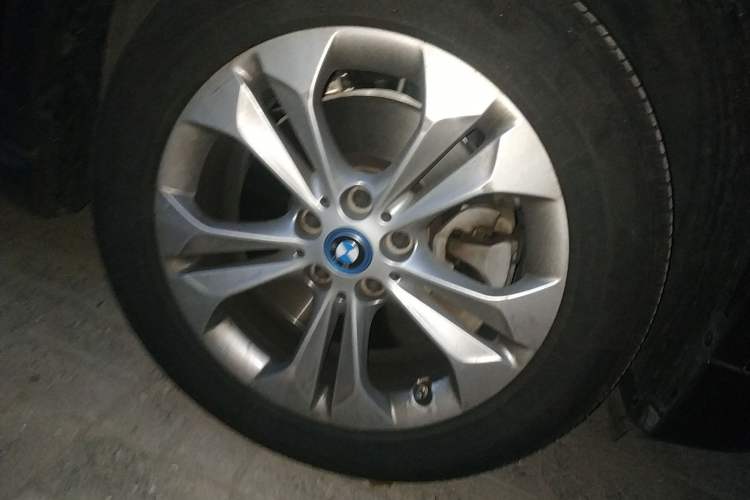 Used BMW X1 New Energy 2019 xDrive25Le Mileage Upgrade Version Right Front Wheel Hub