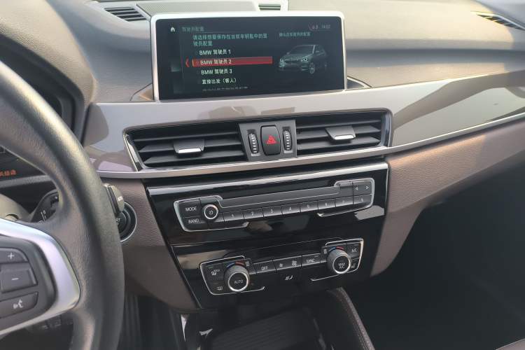 Used BMW X1 New Energy 2019 xDrive25Le Mileage Upgrade Version Audio And AC Panel