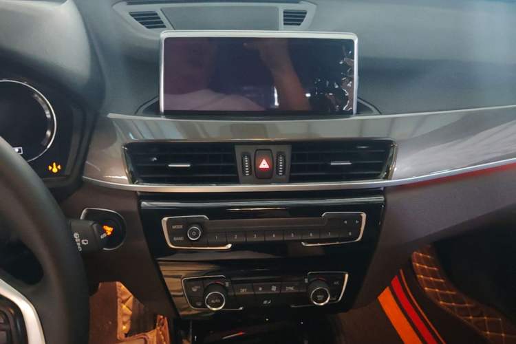 Used BMW X1 New Energy 2019 xDrive25Le Mileage Upgrade Version Audio And AC Panel