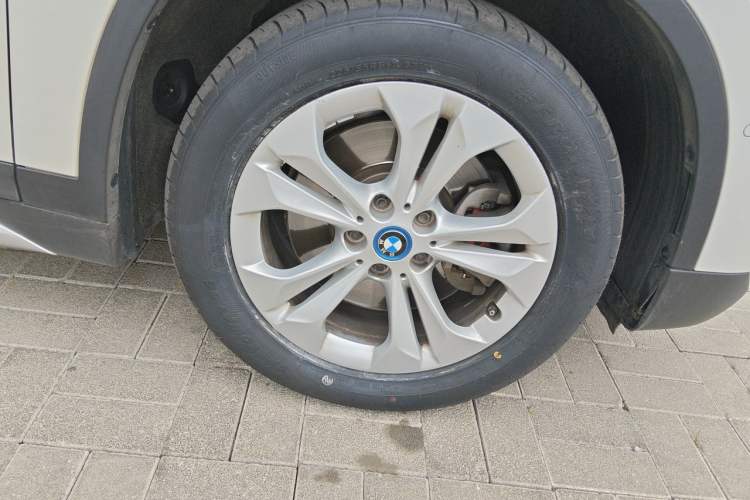 Used BMW X1 New Energy 2019 xDrive25Le Mileage Upgrade Version Right Front Wheel Hub