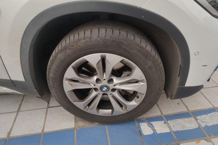 Used BMW X1 New Energy 2019 xDrive25Le Mileage Upgrade Version Right Front Wheel Hub