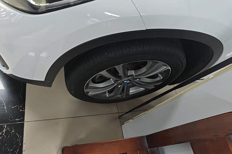 Used BMW X1 New Energy 2020 xDrive30Le Premium Edition Left Front Wheel Hub
