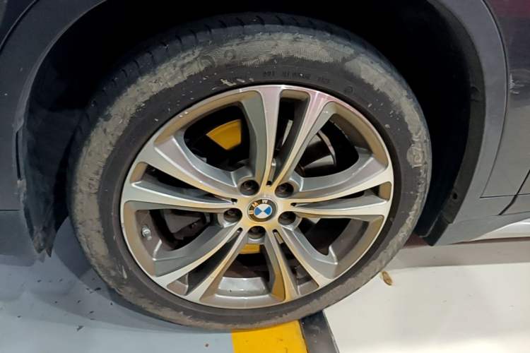 Used BMW X1 New Energy 2021 xDrive30Le Premium Edition Left Front Wheel Hub