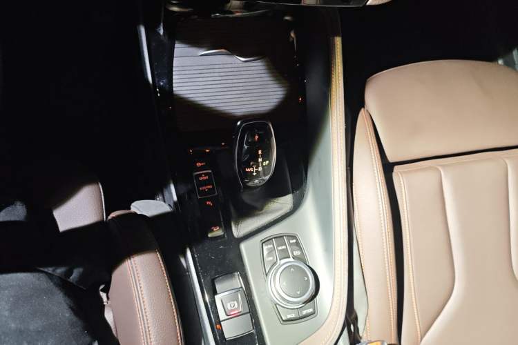 Used BMW X2 2021 Updated xDrive25i Midnight Edition Gear Lever