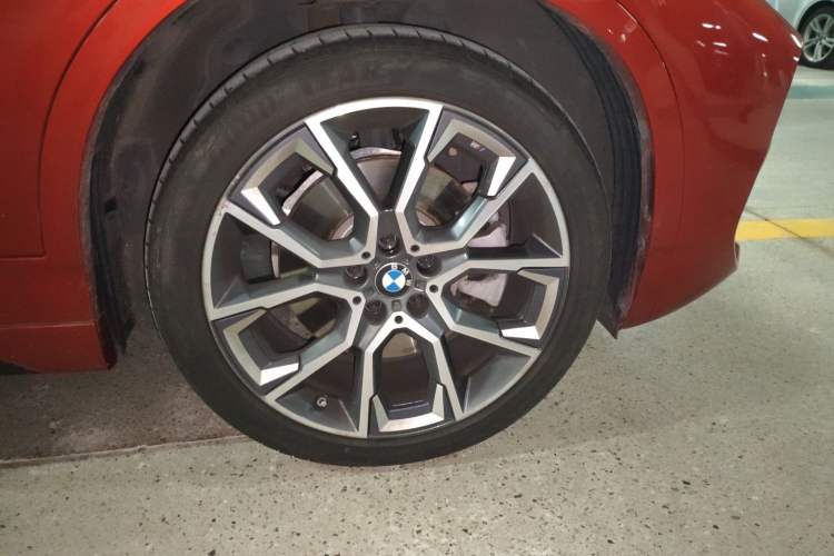 Used BMW X2 2021 Updated xDrive25i Midnight Edition Right Front Wheel Hub