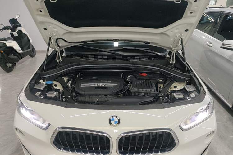 Used BMW X2 2018 sDrive25i Luxury M Sport Package China V Emission Standard Engine Bay