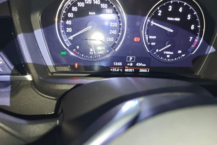 Used BMW X2 2018 sDrive25i Leading Model M Sport Package China V Odometer Close Up