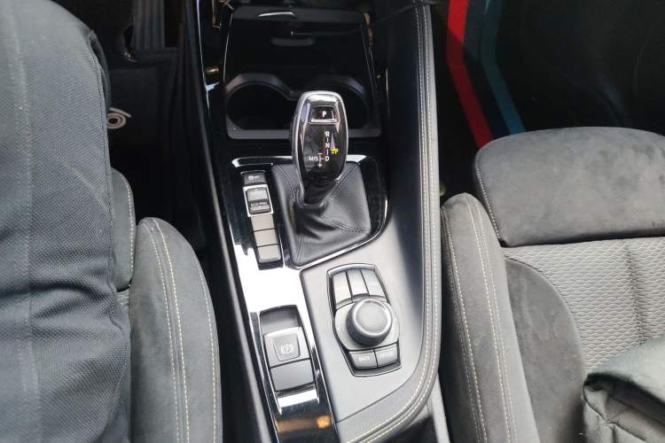 Used BMW X2 2018 sDrive25i Luxury Model with M Off-Road Package China V Emission Standard Gear Lever